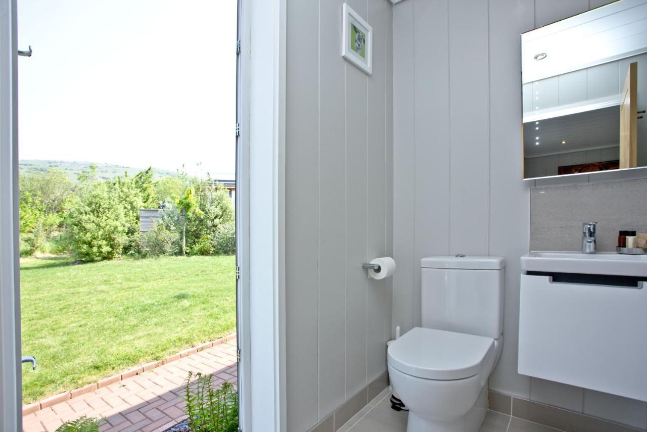 Pamela'S Meadow, Strawberryfield Park Villa Cheddar Bagian luar foto